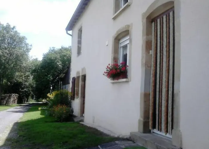 Prázdninový dům Maison De Charme Pres De Neufchateau Avec Jardin, Terrasse Et Jeux Exterieurs - Fr-1-589-163