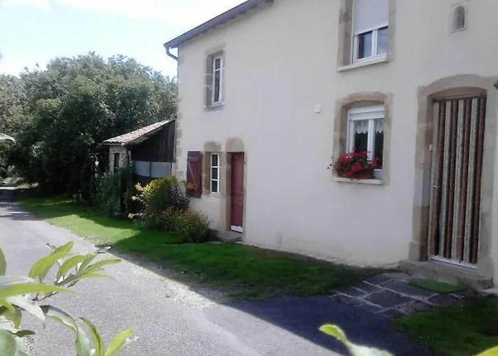 Maison De Charme Pres De Neufchateau Avec Jardin, Terrasse Et Jeux Exterieurs - Fr-1-589-163 *