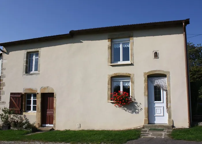 Prázdninový dům Maison De Charme Pres De Neufchateau Avec Jardin, Terrasse Et Jeux Exterieurs - Fr-1-589-163